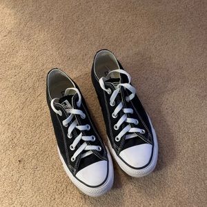 Women’s black converse